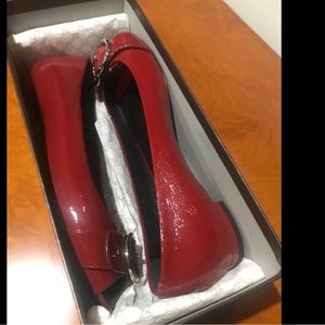 GUCCI Red Salandia Peep Toe Flats Size 40 (US 10)
